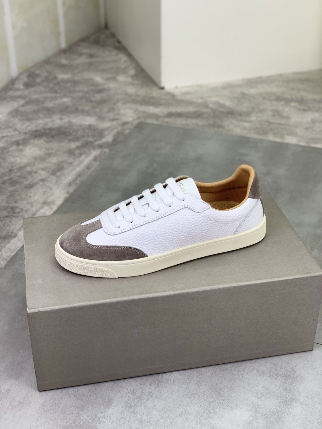 微商相册测试鞋子-Brunello Cucinelli White and Taupe Low-Top Sneakers — hero