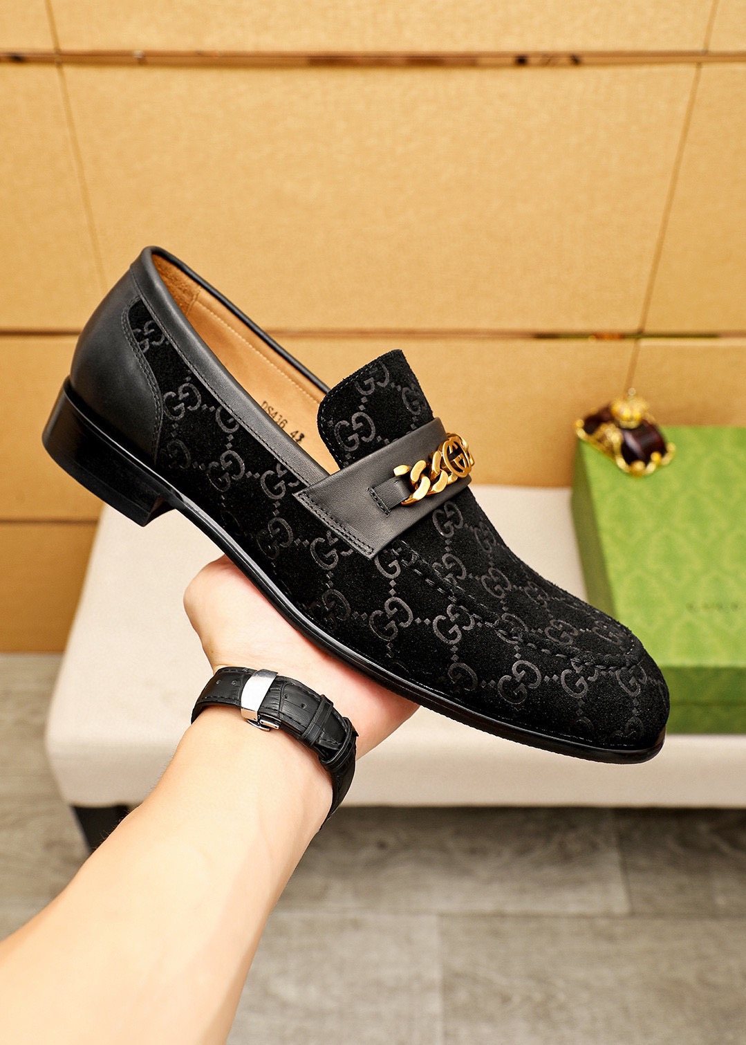 GUCCI Black Patterned Loafers — model